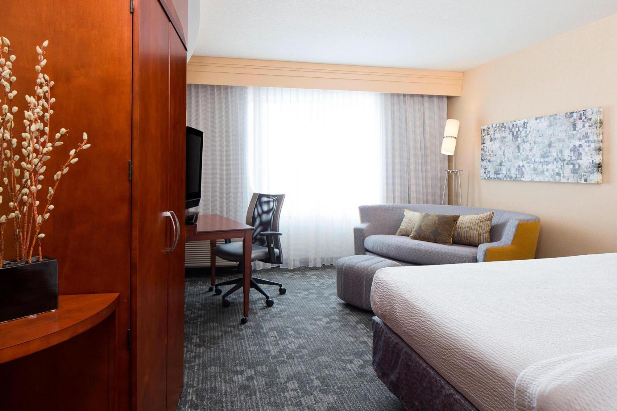 Courtyard Des Moines Ankeny Hotell Exteriör bild