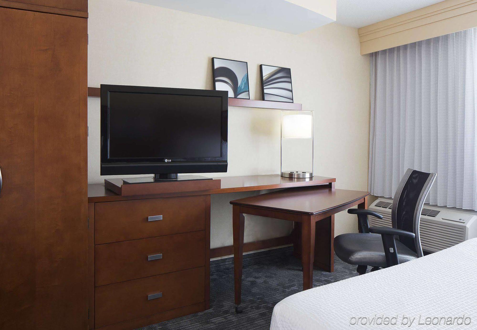 Courtyard Des Moines Ankeny Hotell Exteriör bild
